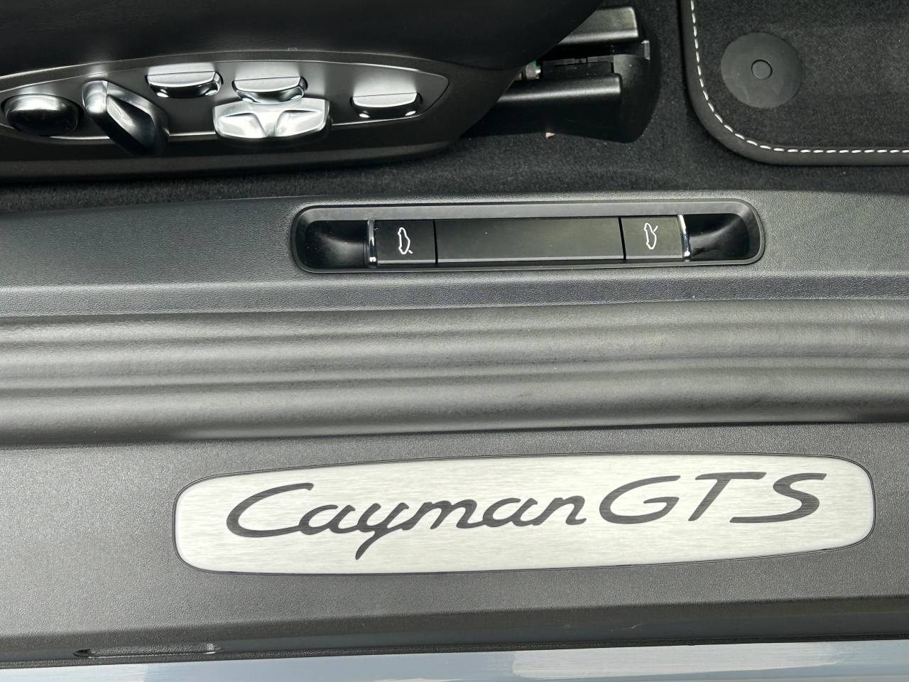 Used Porsche Cayman 2023 for sale - 77315870: Photo 42