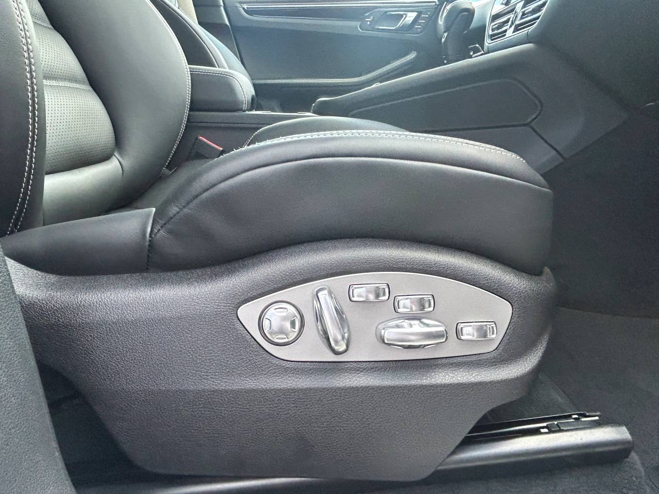 Used Porsche Macan 2025 for sale - 76609241: Photo 34