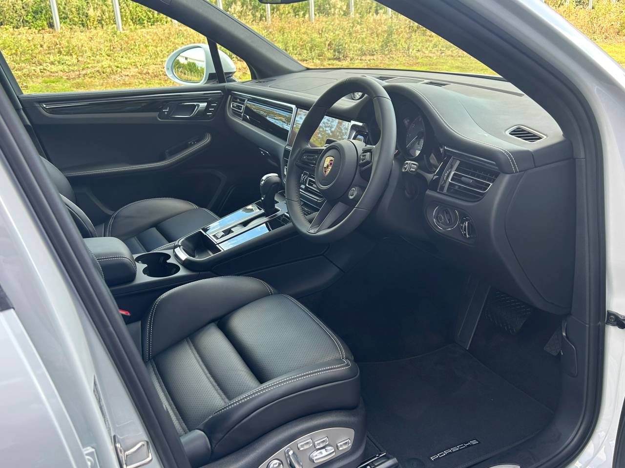 Used Porsche Macan 2025 for sale - 76609241: Photo 4