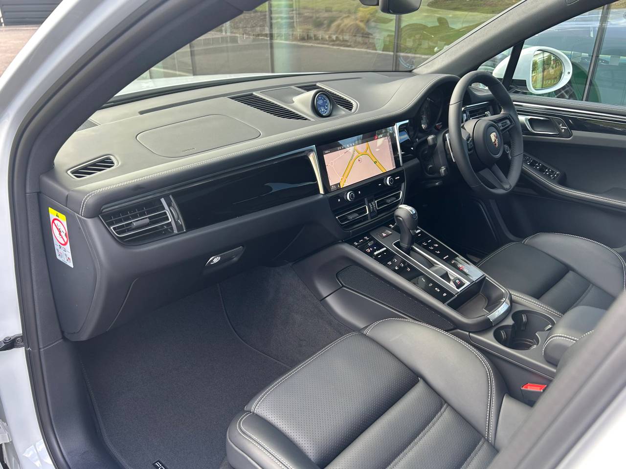 Used Porsche Macan 2025 for sale - 76609241: Photo 5