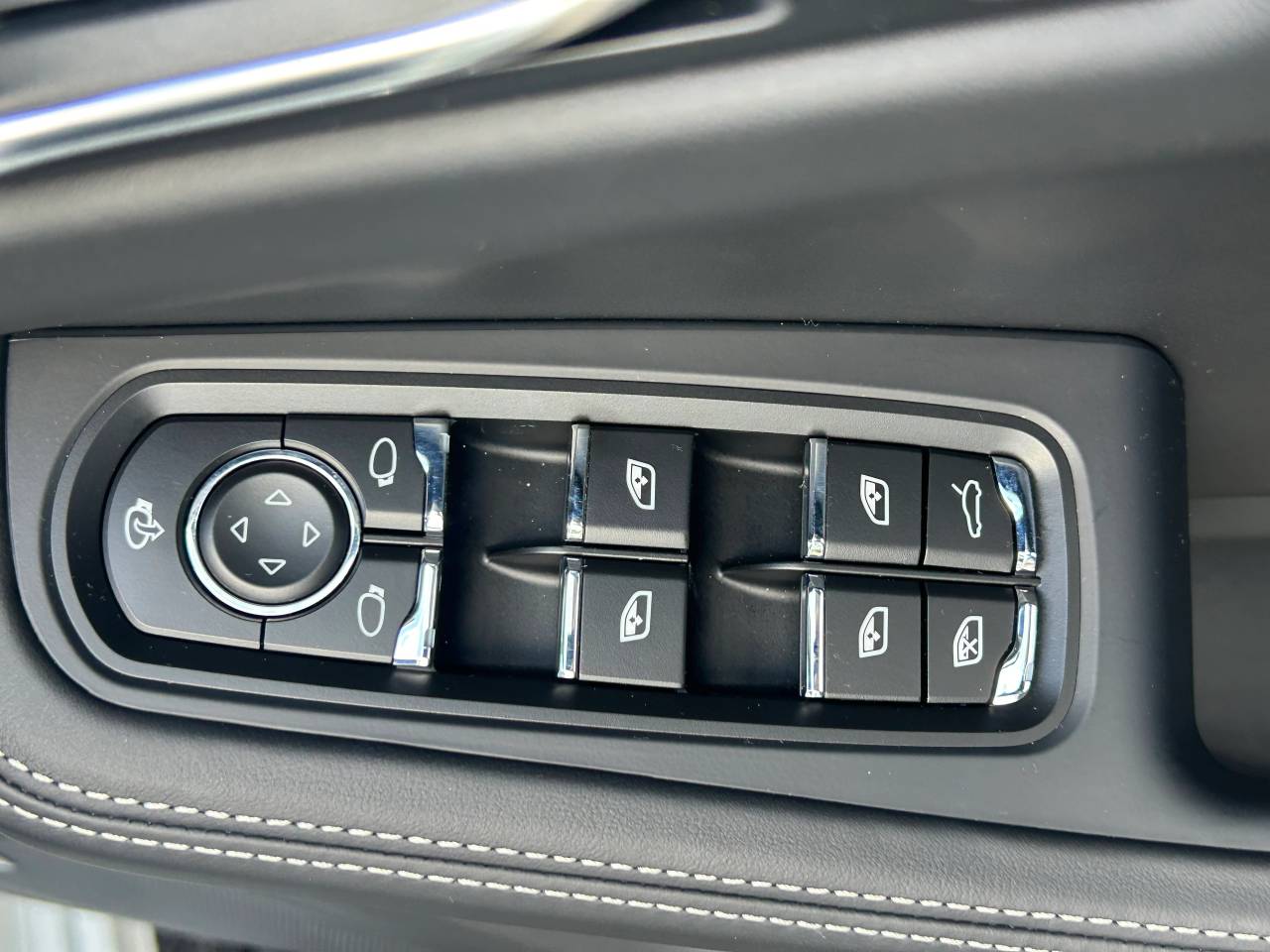 Used Porsche Macan 2025 for sale - 76609241: Photo 51