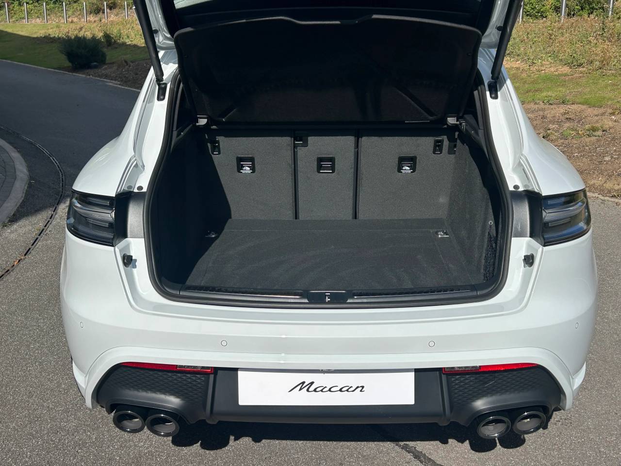 Used Porsche Macan 2025 for sale - 76609241: Photo 9