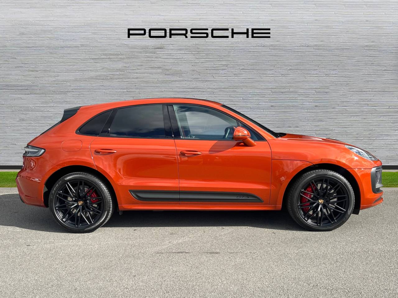 Used Porsche Macan 2024 for sale - 77826175: Photo 2