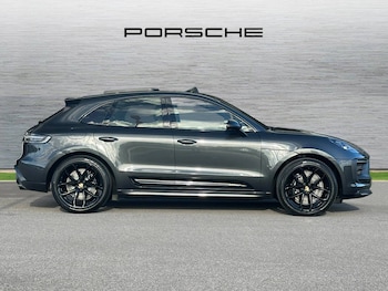 Used Porsche Macan 2023 for sale - 76216665: Photo 2