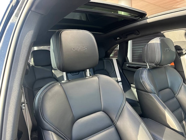 Used Porsche Macan 2023 for sale - 76216665: Photo 32