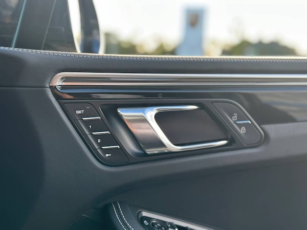 Used Porsche Macan 2023 for sale - 76216665: Photo 34