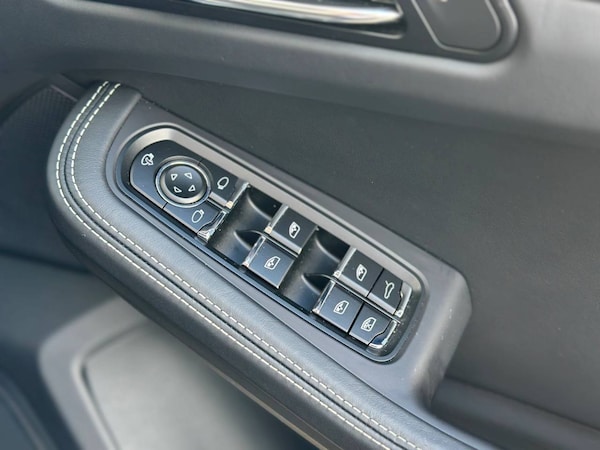 Used Porsche Macan 2023 for sale - 76216665: Photo 38