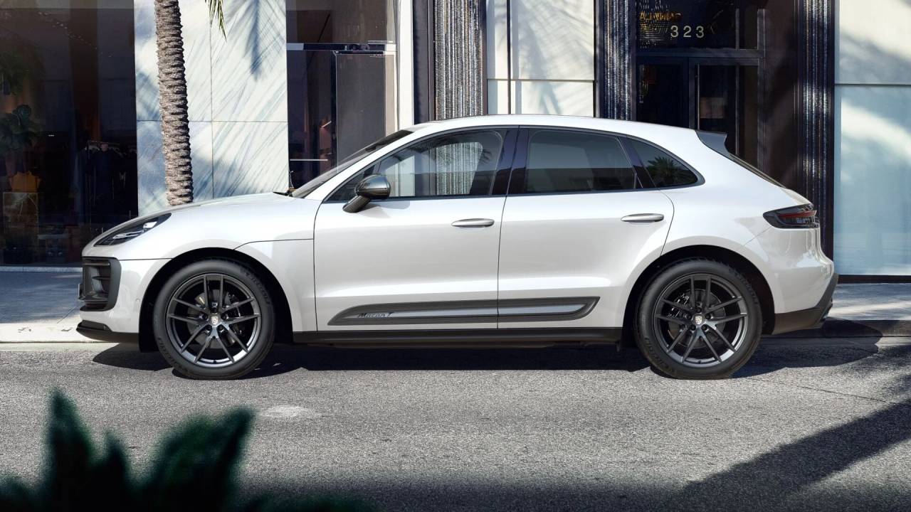 Used Porsche Macan 2023 for sale - 77359906: Photo 2