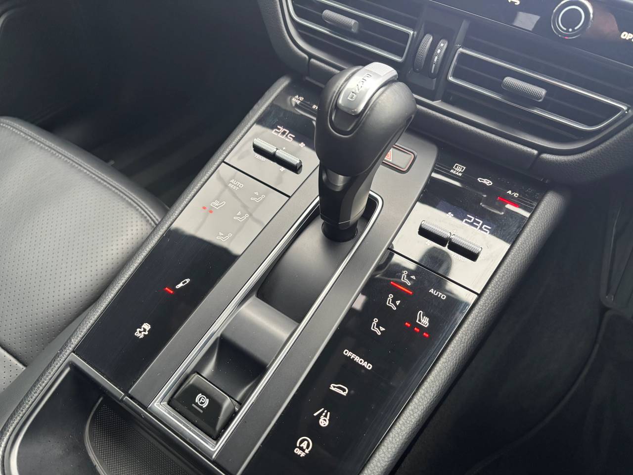 Used Porsche Macan 2023 for sale - 77359906: Photo 35