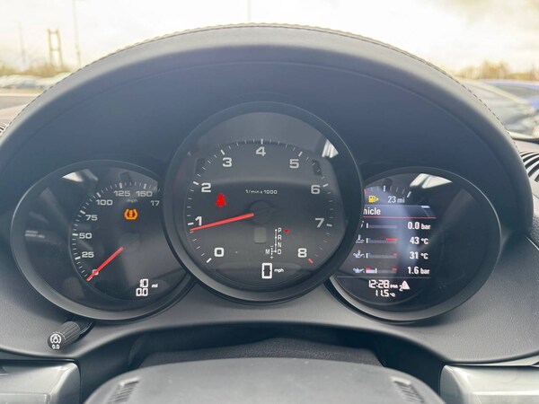 Used Porsche Cayman 2025 for sale - 76110859: Photo 32