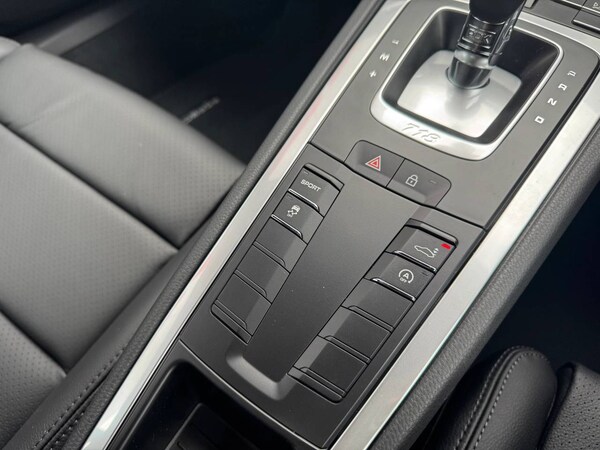 Used Porsche Cayman 2025 for sale - 76110859: Photo 37
