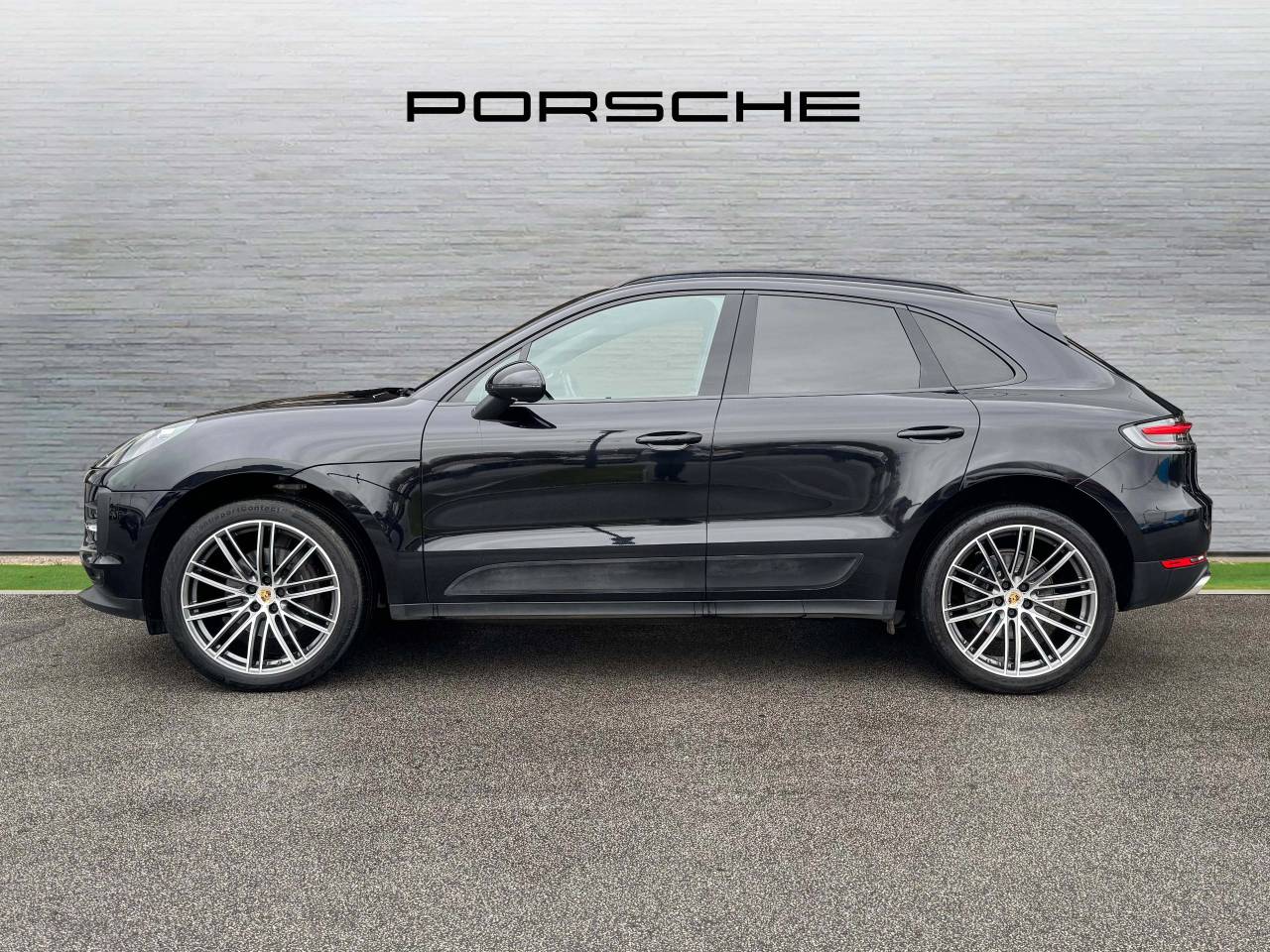 Used Porsche Macan 2018 for sale - 77725249: Photo 2