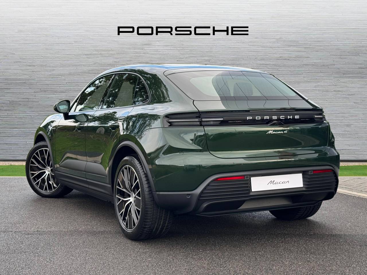 Used Porsche Macan 2025 for sale - 76474524: Photo 2