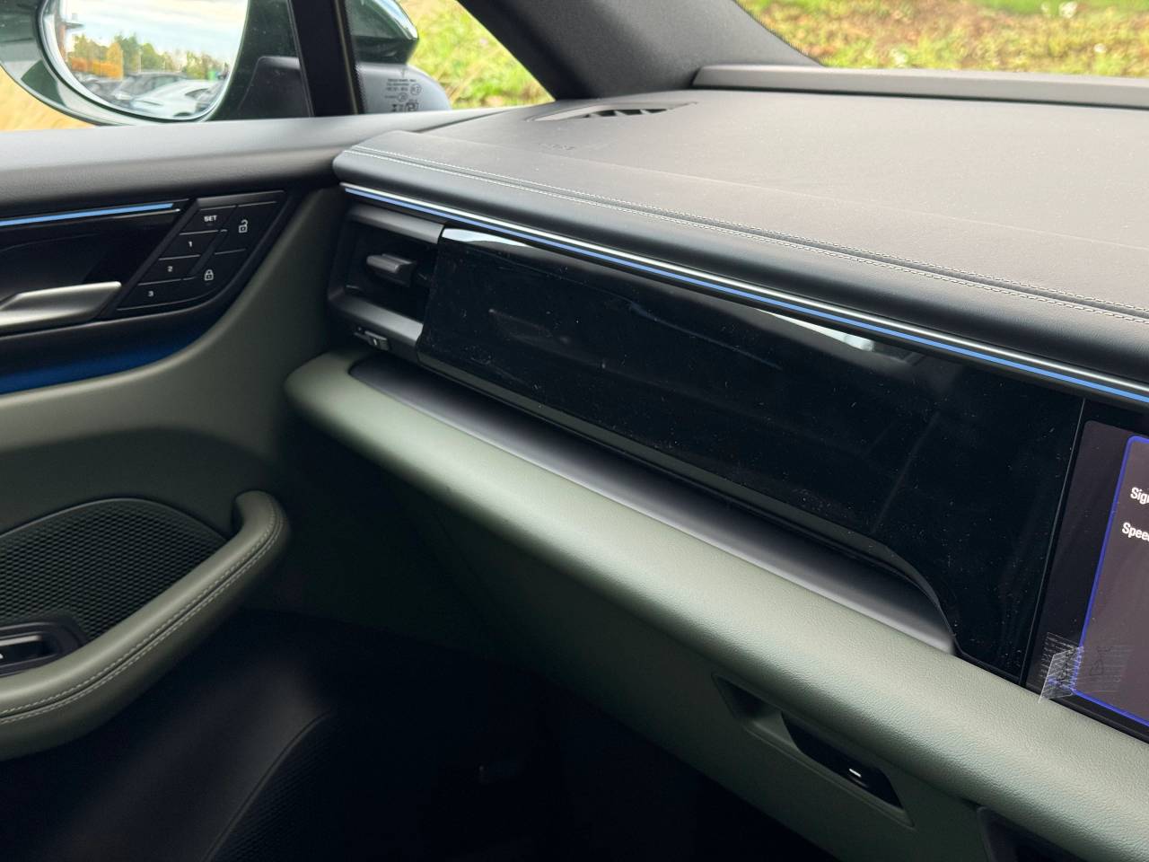 Used Porsche Macan 2025 for sale - 76474524: Photo 24