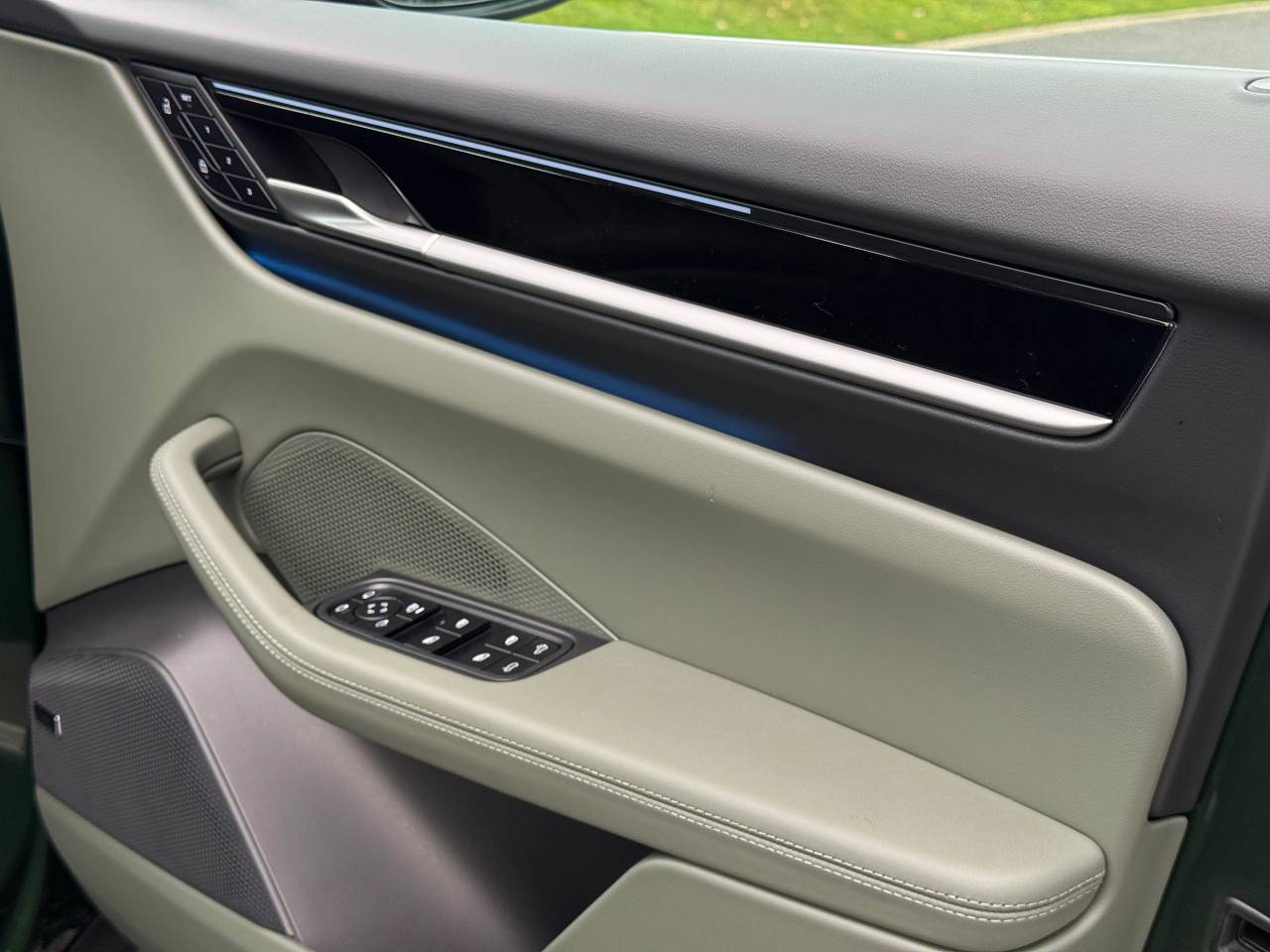 Used Porsche Macan 2025 for sale - 76474524: Photo 35