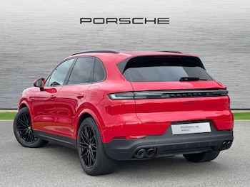 Used Porsche Cayenne 2024 for sale - 76111364: Photo 2