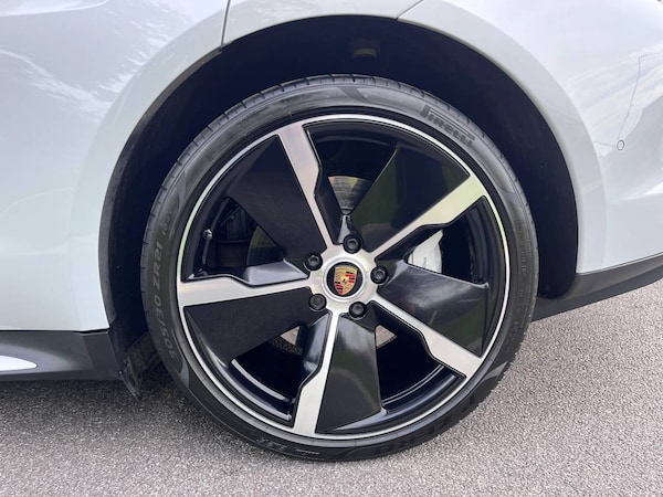 Used Porsche Taycan 2021 for sale - 76216692: Photo 6