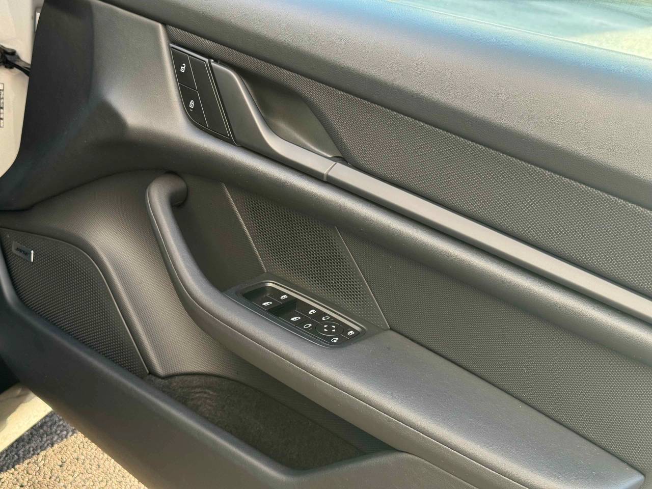 Used Porsche Taycan 2023 for sale - 76662344: Photo 29