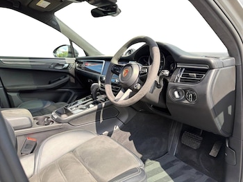 Used Porsche Macan 2023 for sale - 79375519: Photo