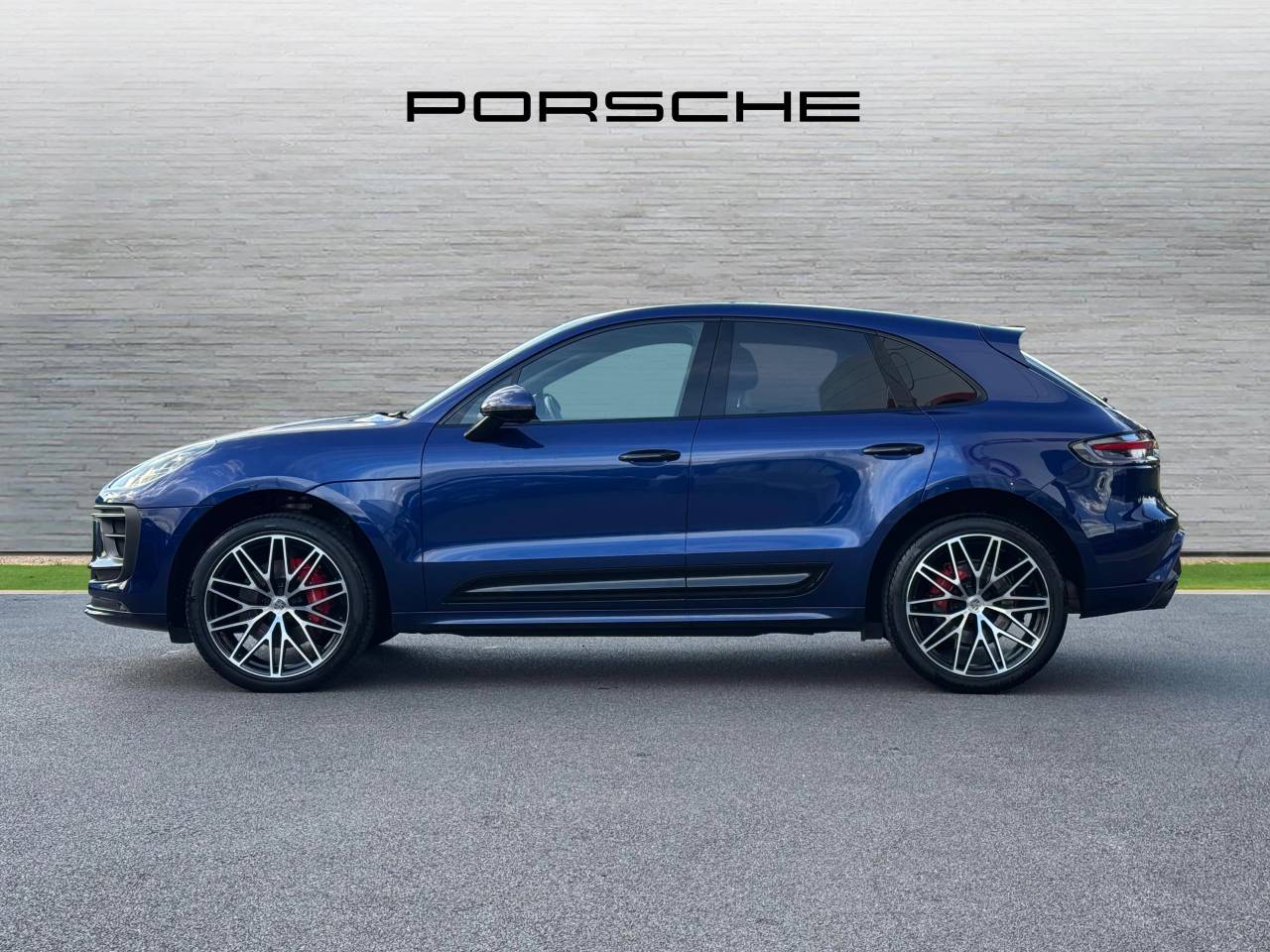 Used Porsche Macan 2024 for sale - 76110864: Photo 2