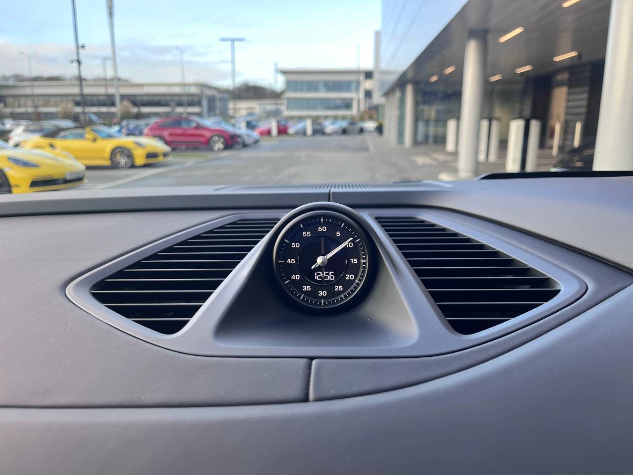 Used Porsche Macan 2025 for sale - 76937291: Photo 21