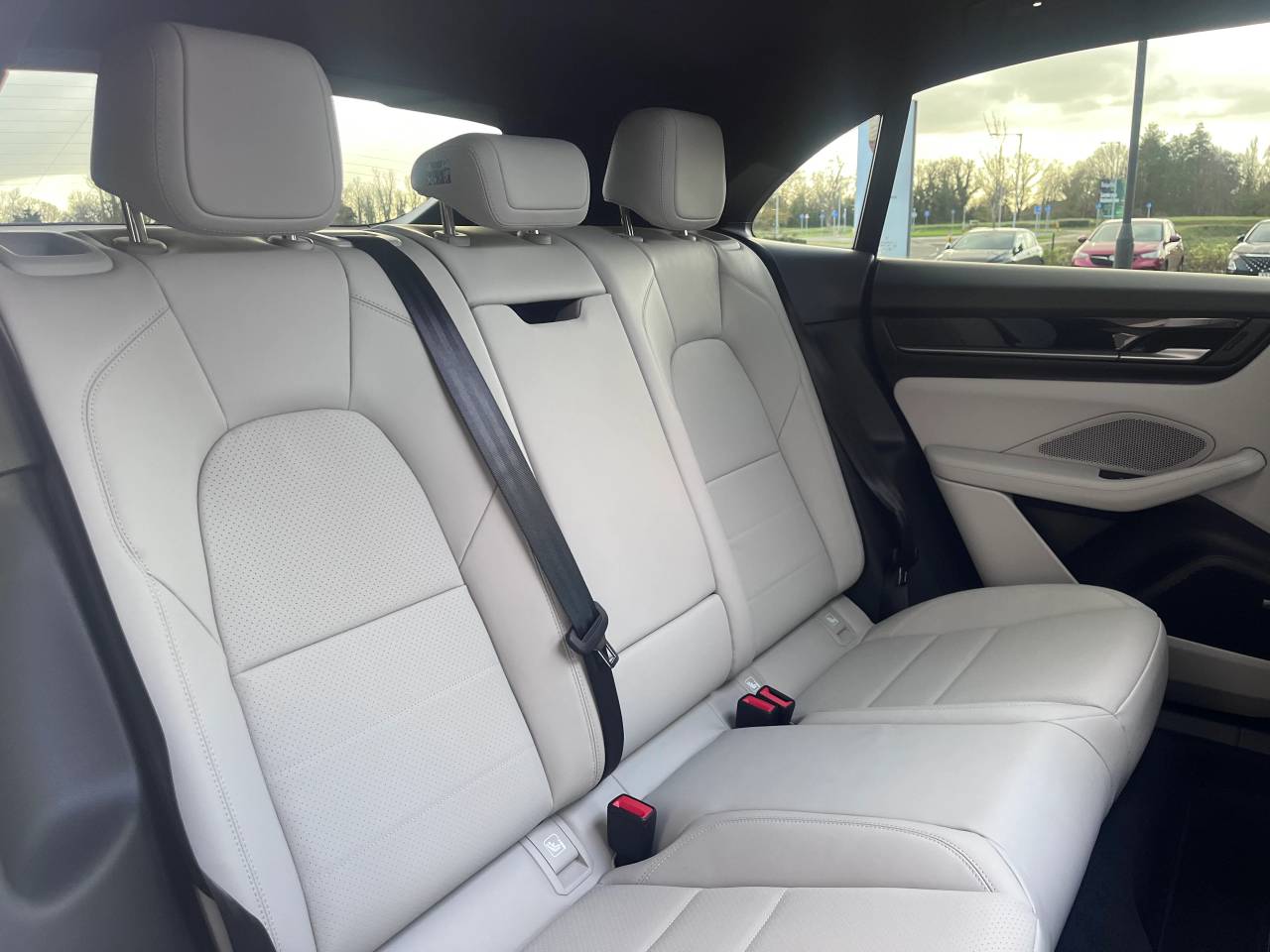 Used Porsche Macan 2025 for sale - 76937291: Photo 25