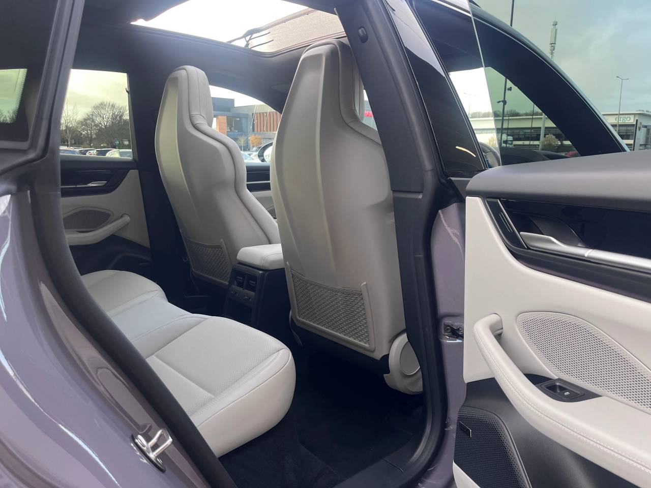 Used Porsche Macan 2025 for sale - 76937291: Photo 26