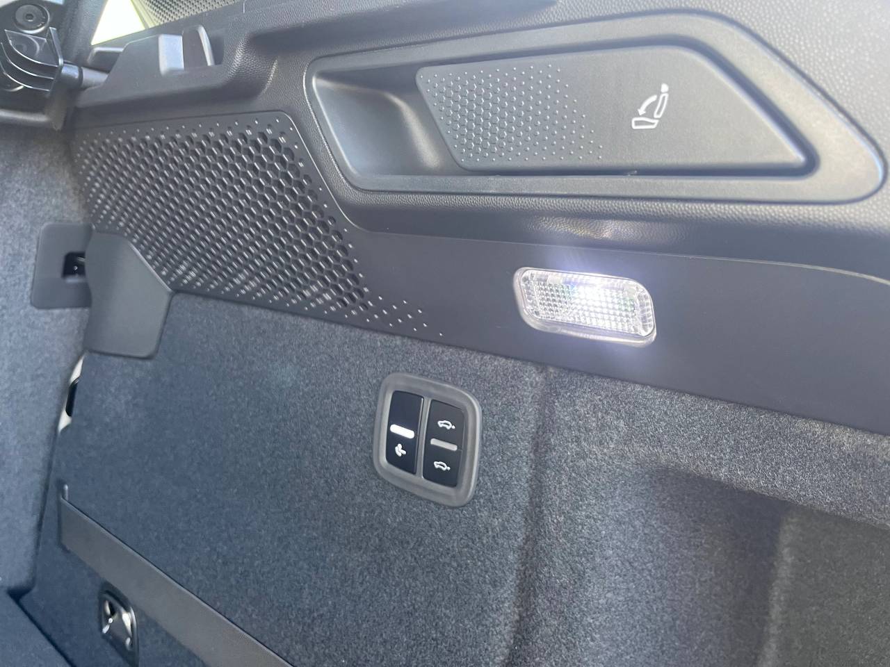 Used Porsche Macan 2025 for sale - 76937291: Photo 28