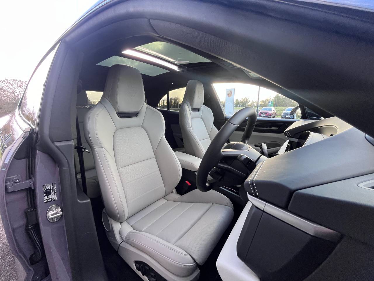 Used Porsche Macan 2025 for sale - 76937291: Photo 29