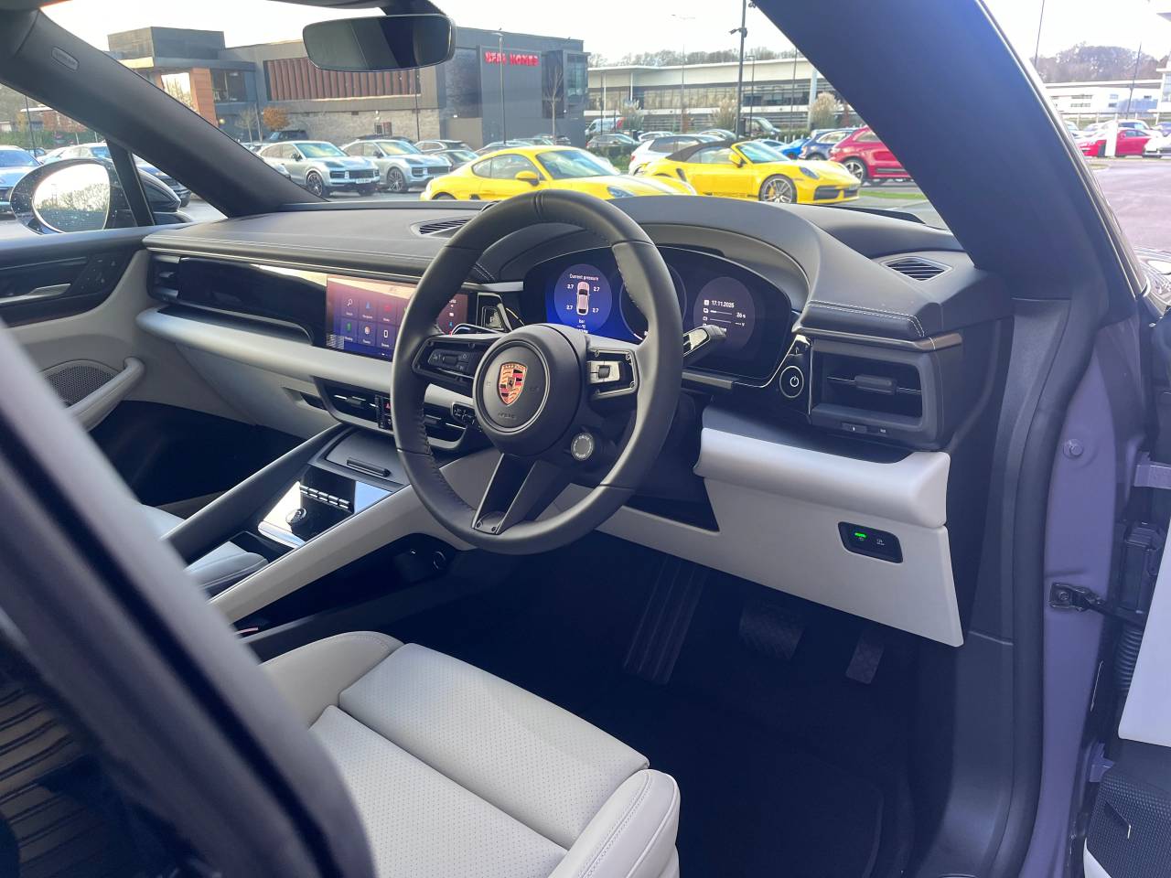 Used Porsche Macan 2025 for sale - 76937291: Photo 30