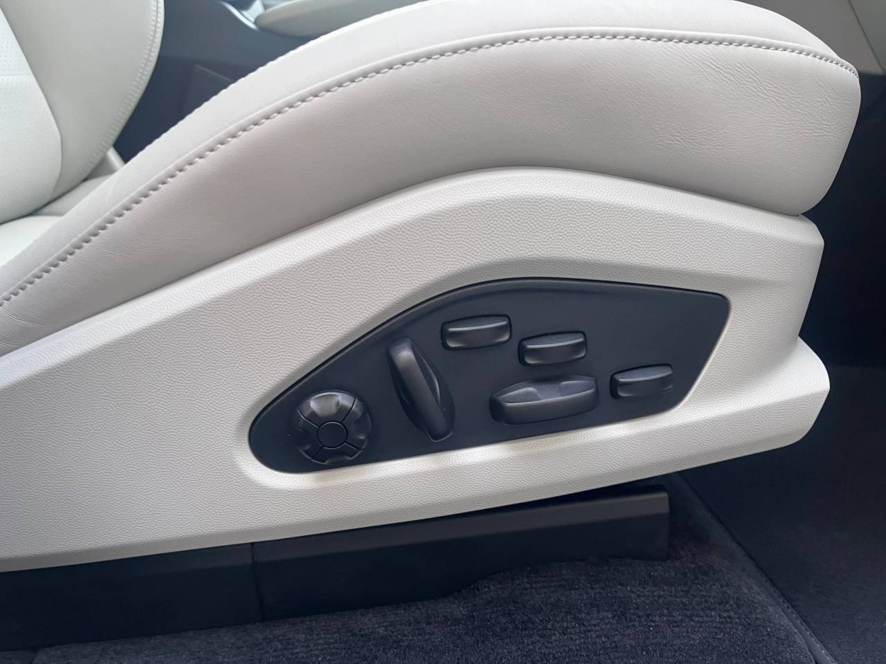 Used Porsche Macan 2025 for sale - 76937291: Photo 33