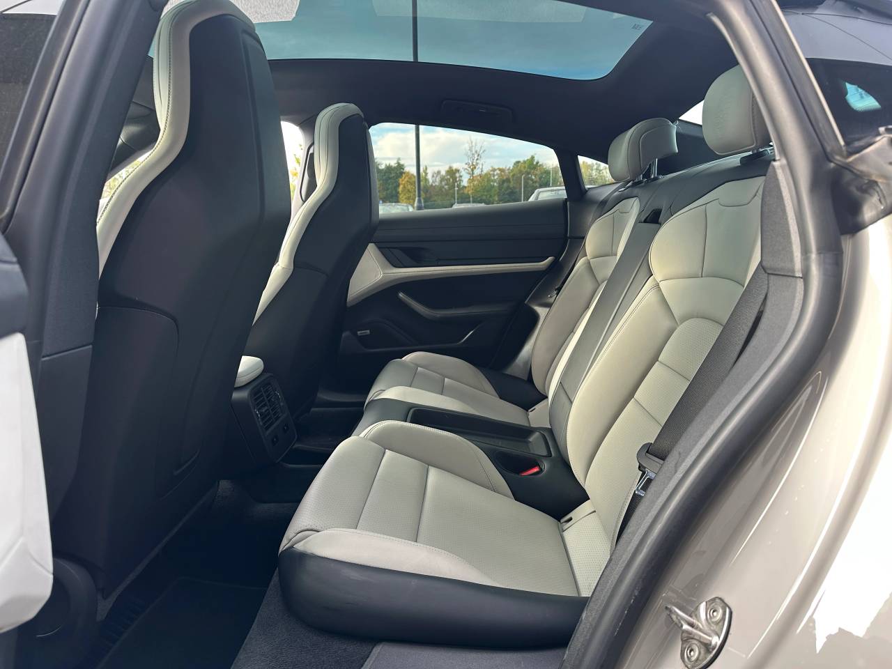 Used Porsche Taycan 2021 for sale - 76296959: Photo 24