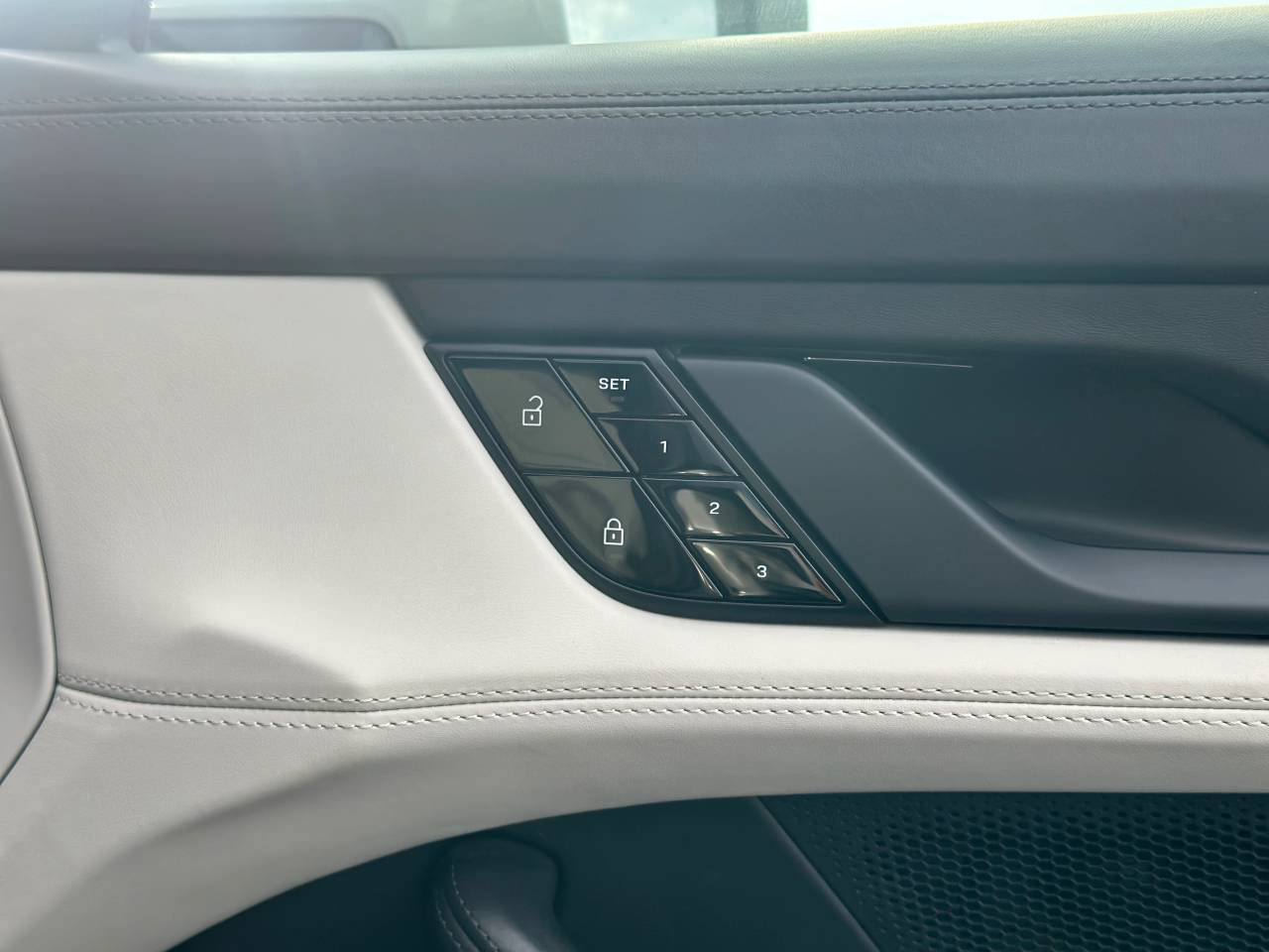 Used Porsche Taycan 2021 for sale - 76296959: Photo 40
