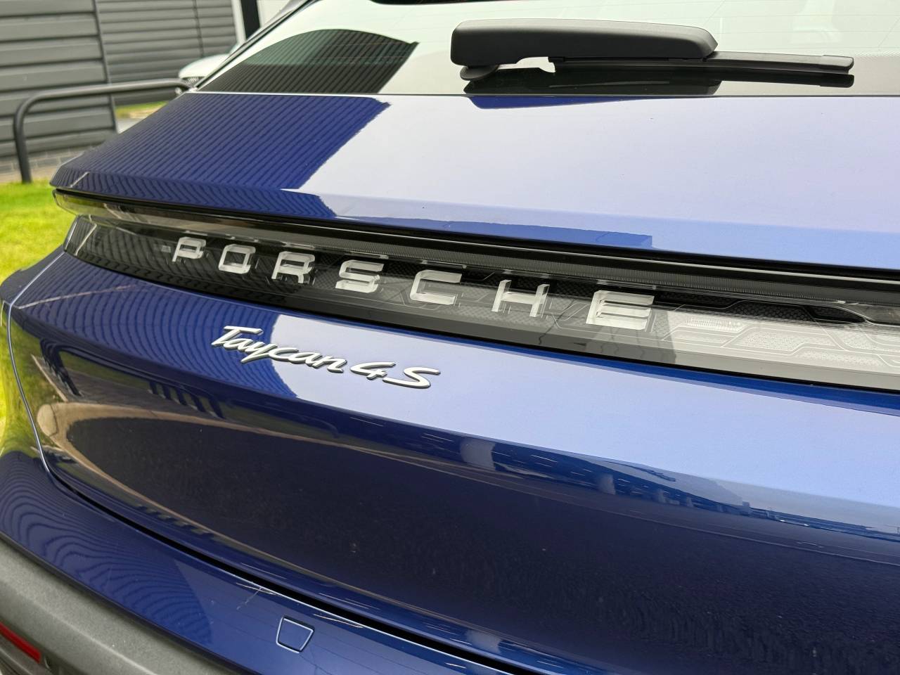 Used Porsche Taycan 2022 for sale - 77470352: Photo 12