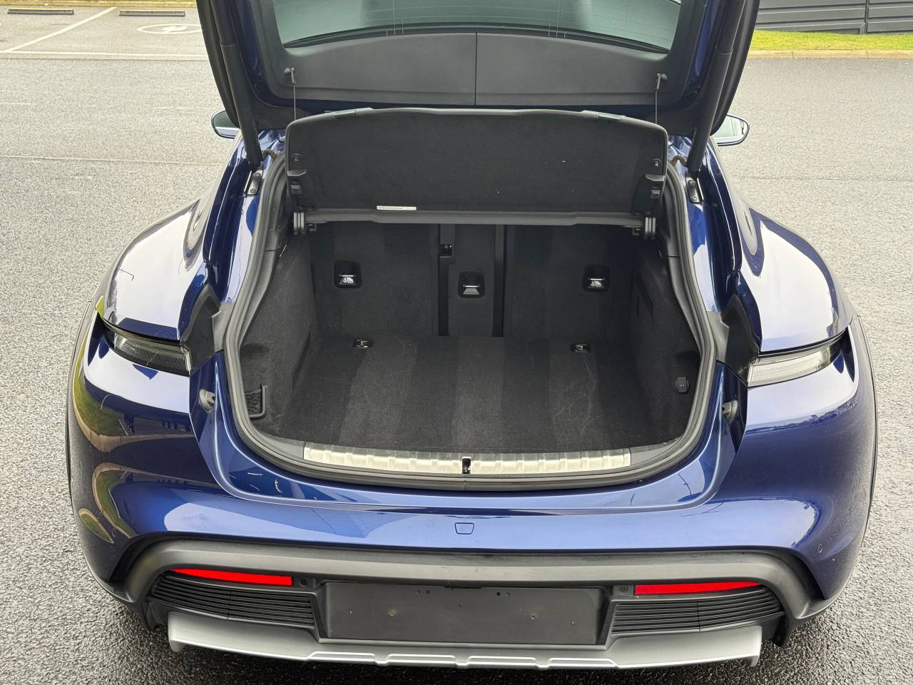 Used Porsche Taycan 2022 for sale - 77470352: Photo 17