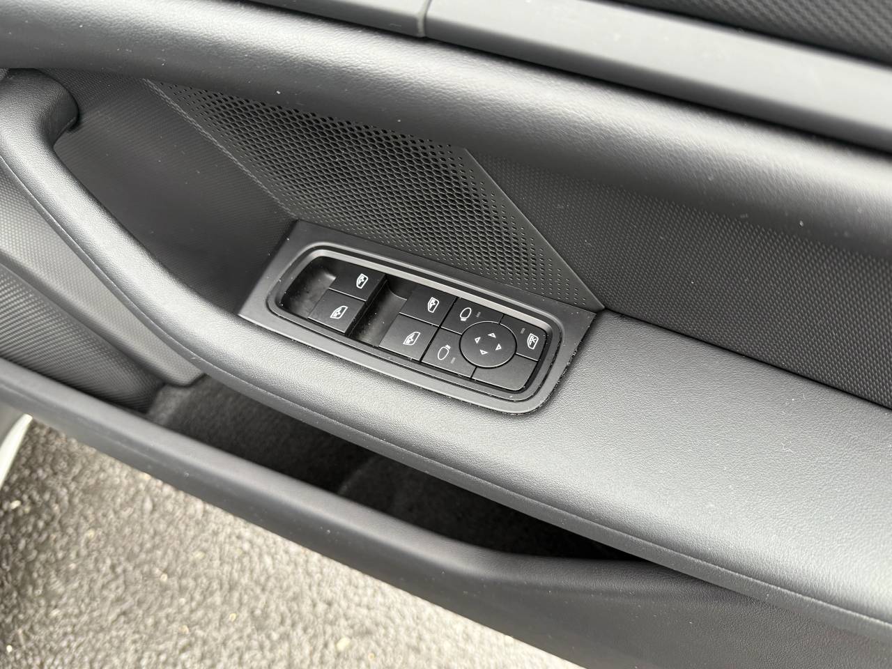 Used Porsche Taycan 2022 for sale - 77470352: Photo 31