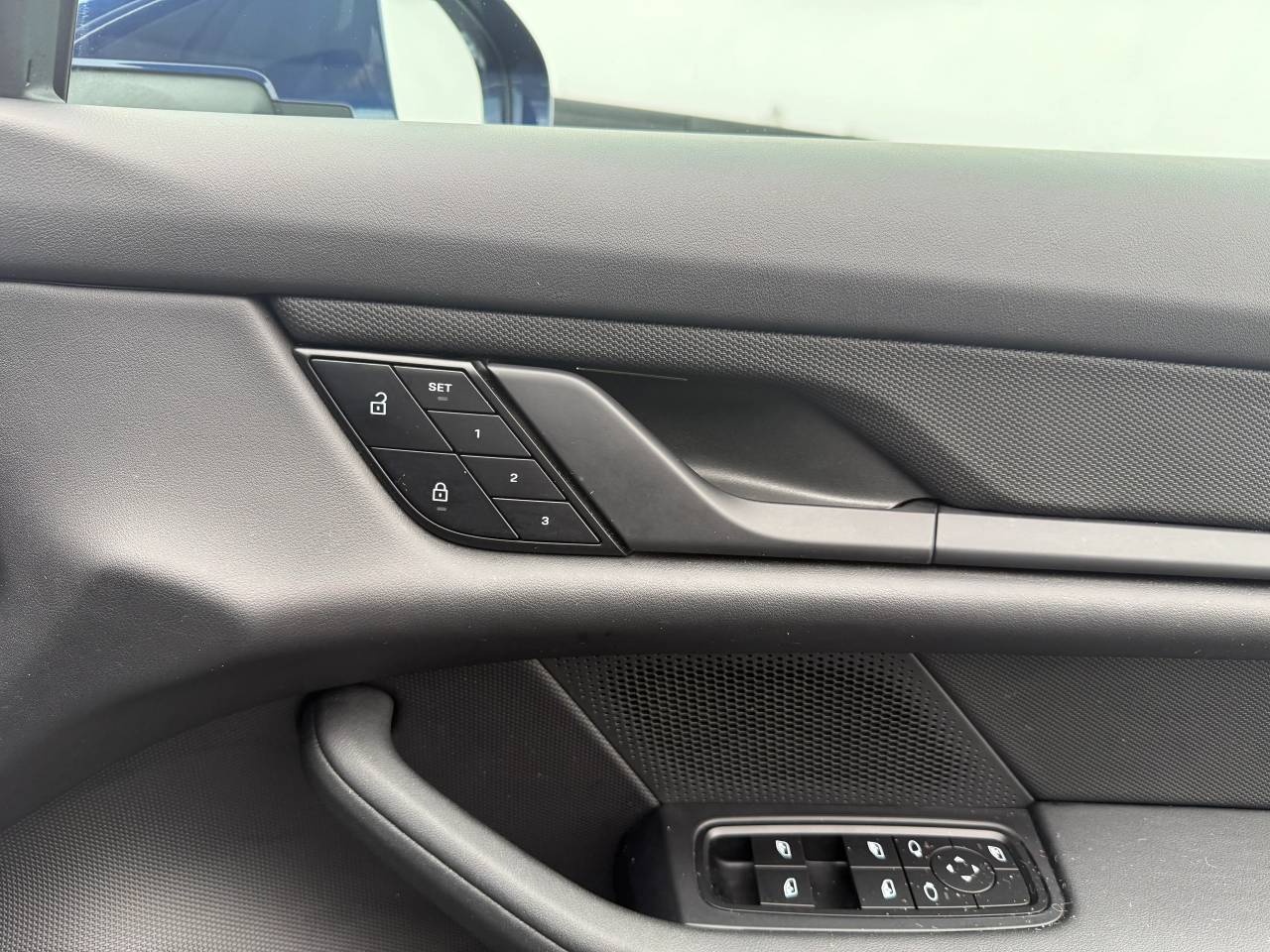 Used Porsche Taycan 2022 for sale - 77470352: Photo 32