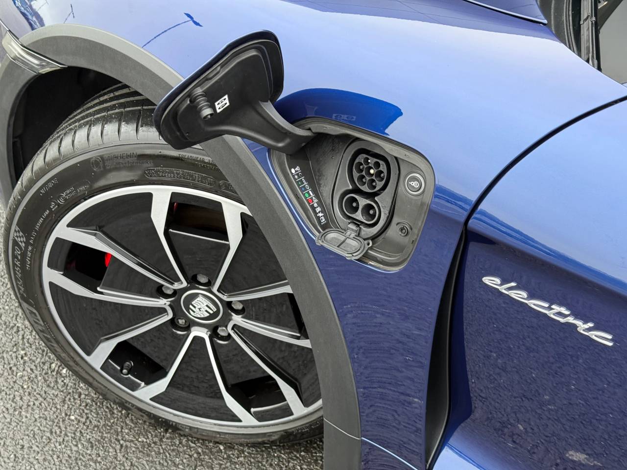 Used Porsche Taycan 2022 for sale - 77470352: Photo 9