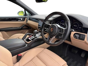 Used Porsche Cayenne 2023 for sale - 78890786: Photo