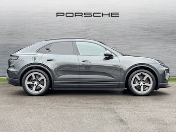 Used Porsche Macan 2025 for sale - 76216671: Photo 2