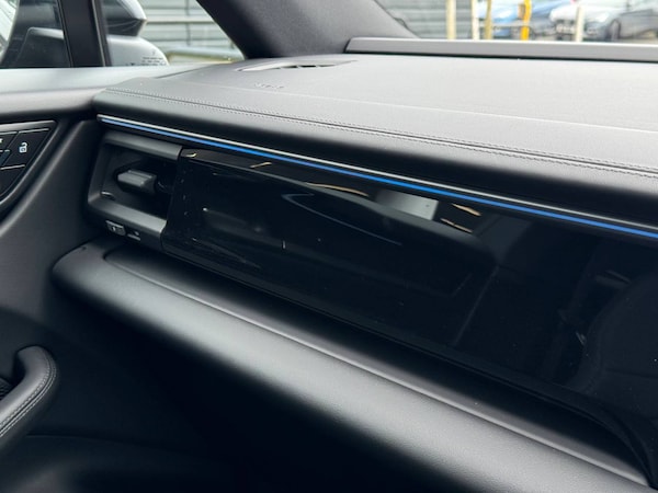 Used Porsche Macan 2025 for sale - 76216671: Photo 35