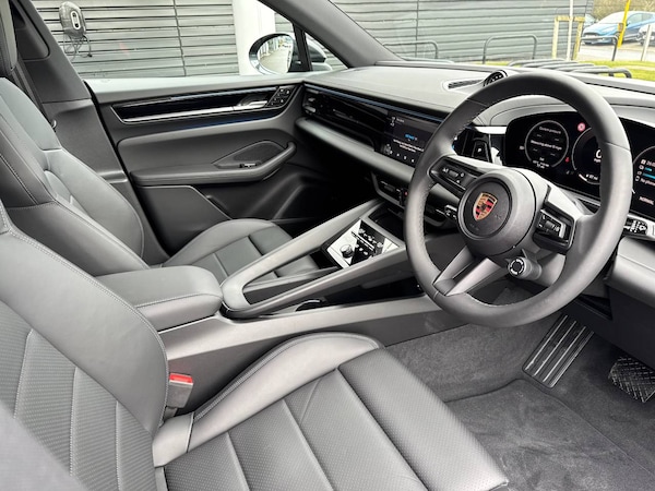 Used Porsche Macan 2025 for sale - 76216671: Photo 4
