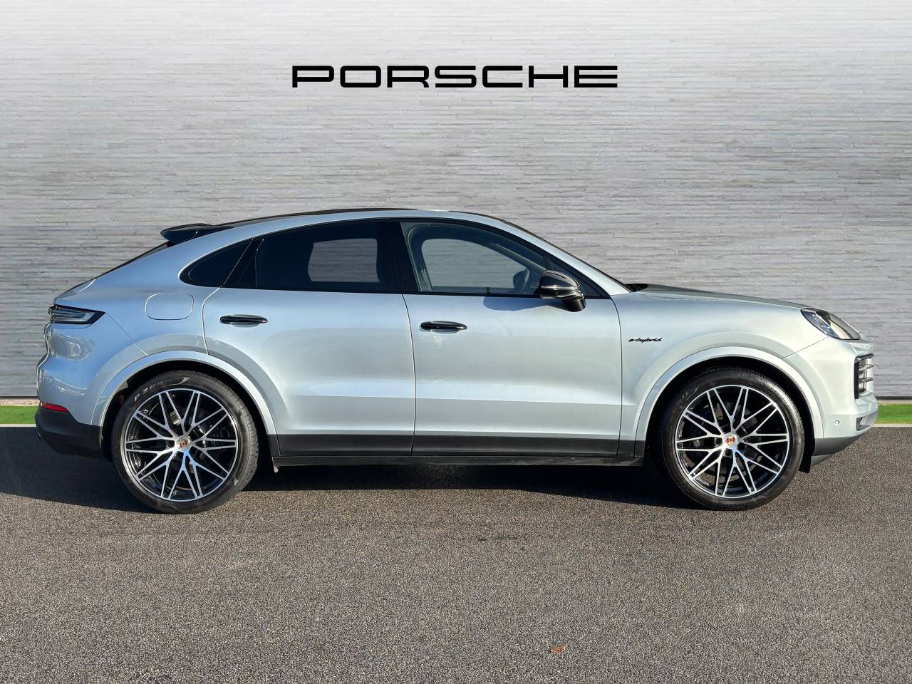 Used Porsche Cayenne 2025 for sale - 77177636: Photo 2