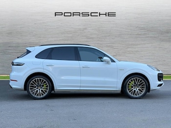 Used Porsche Cayenne 2023 for sale - 76241308: Photo 2