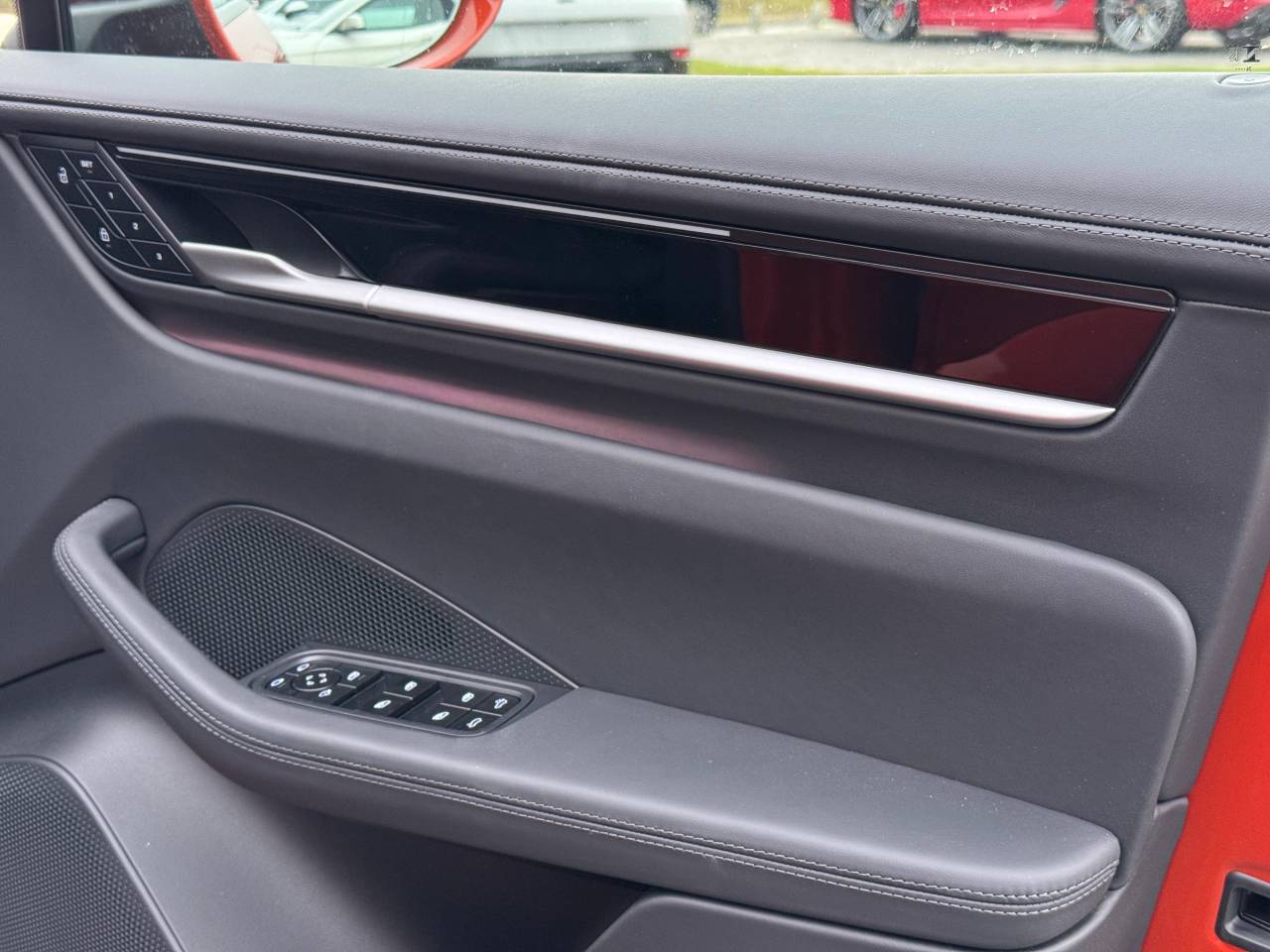 Used Porsche Macan 2025 for sale - 76216699: Photo 29