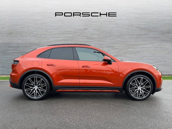 Used Porsche Macan 2025 for sale - 76216699: Photo 2
