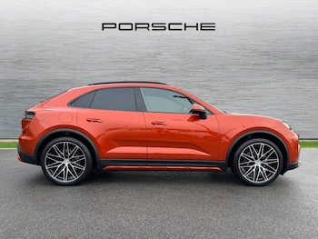 Used Porsche Macan 2025 for sale - 76216699: Photo 2
