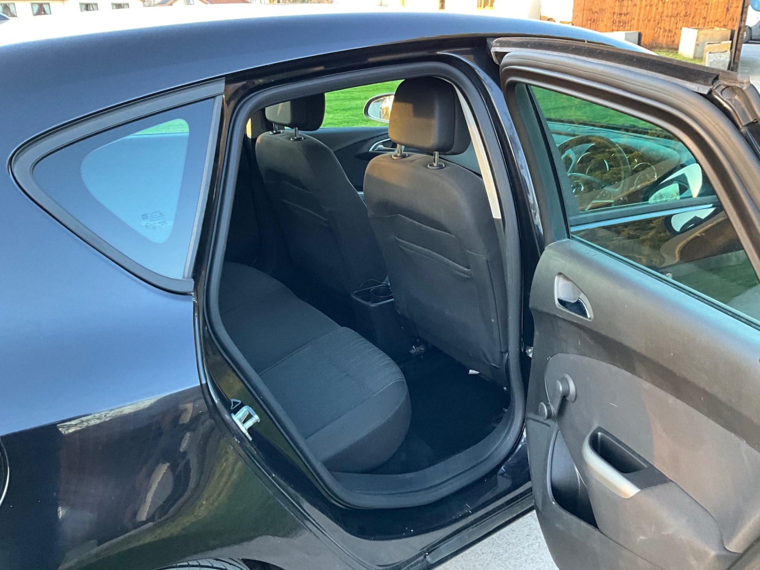 Used Vauxhall Astra 2010 for sale - 77750304: Photo 10