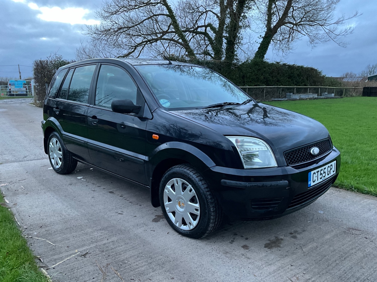 Used Ford Fusion 2005 for sale - 76931660: Photo 1