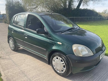 Used Toyota Yaris 2001 for sale - 76156612: Photo
